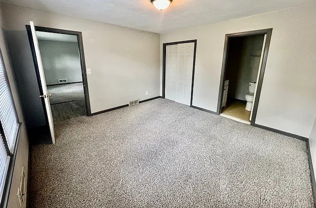619 W La Claire Ln — Photo 5