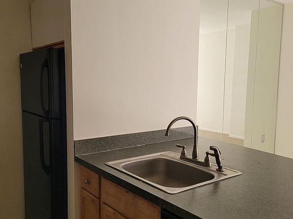 4th image of 1601 Spring Garden St APT 402