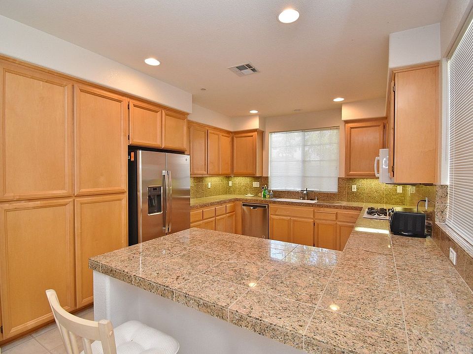 1st image of 140 Bellflower Ln