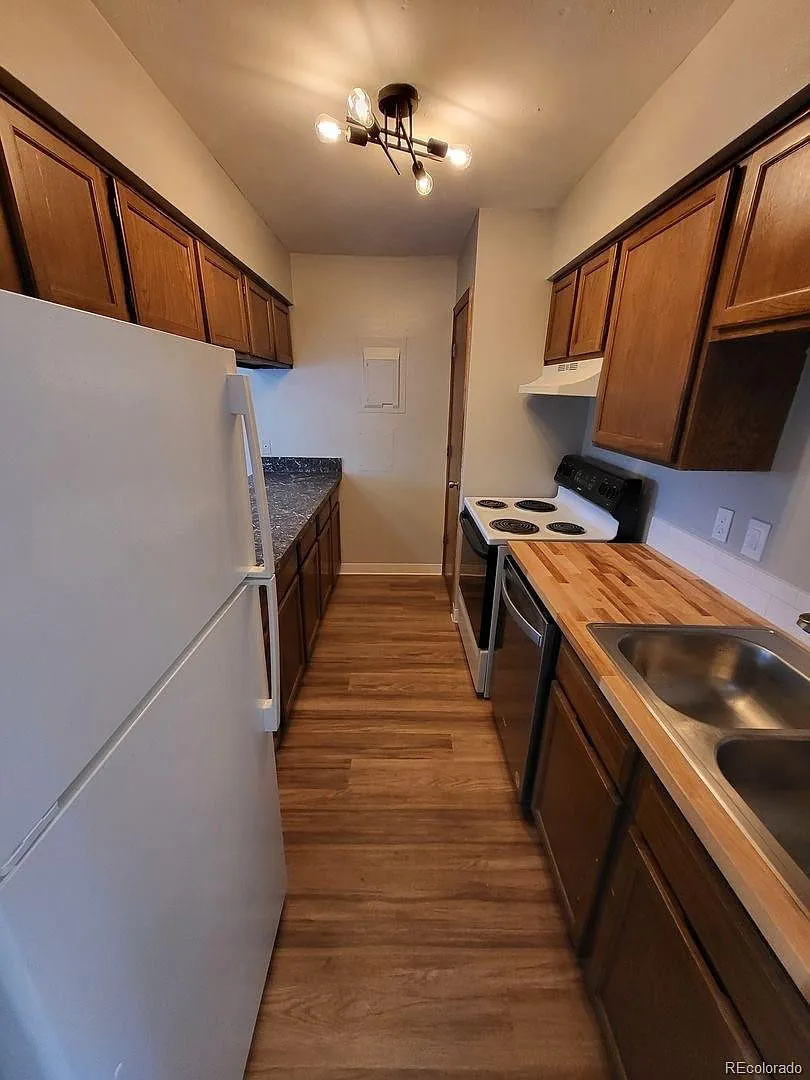 2 bed, 1.0 bath, 836 sqft, $1,595 — Photo 4