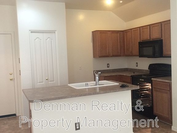 4th image of 3914 S 52nd Ln