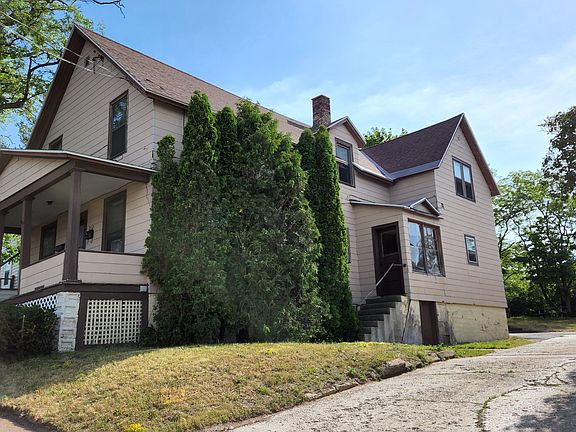 3rd image of 212 N 4th St APT A