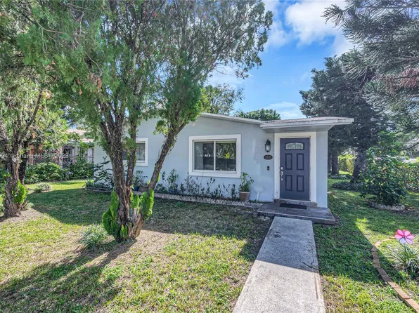 1710 NE 160th St, North Miami Beach, FL 33162