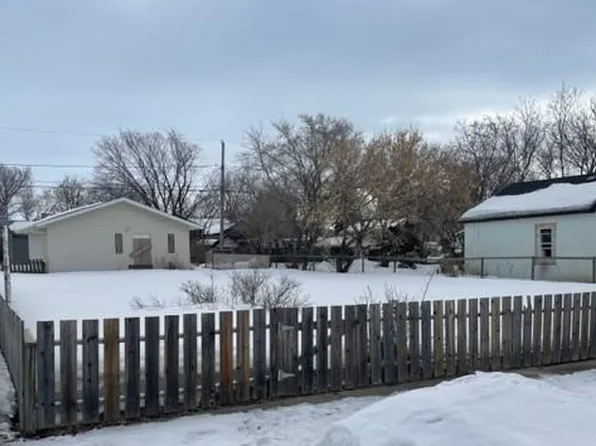 792 100th STREET, North Battleford, SK S9A 0T7