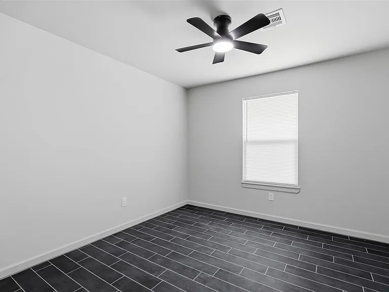 2302 E Sycamore Dr — Photo 18