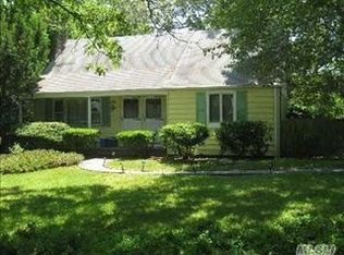 12 Oakhurst St, Huntington Station, NY 11746