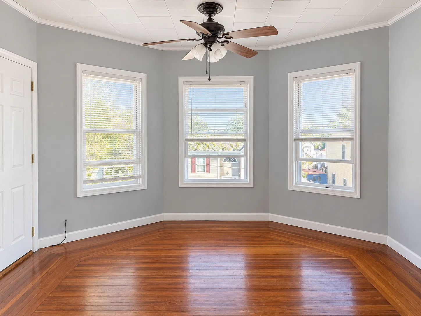 3 bed, $2,000 — Photo 1