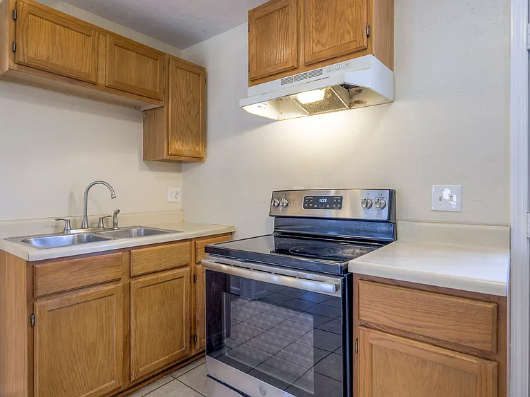 709 N Woodland St — Photo 4
