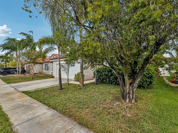 3rd image of 18025 SW 13th St