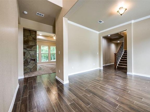 4th image of 1714 Carriage Creek Dr