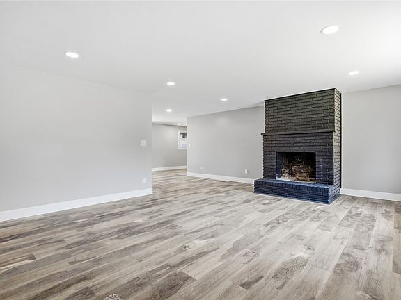 5th image of 275 Tuxworth Rd