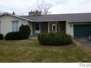 1377 Tanglewood Dr, Lapeer, MI