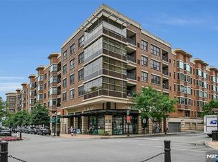 22 Avenue At Port Imperial APT 512, West New York, NJ 07093
