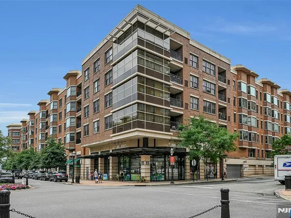 22 Avenue At Port Imperial APT 512, West New York, NJ 07093
