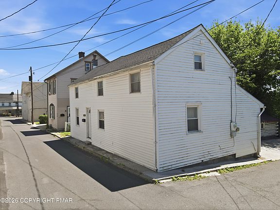2nd image of 418 Crane St