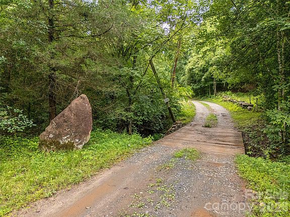 4th image of 717 Frog Creek Rd