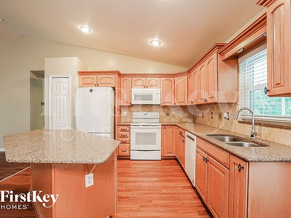 5th image of 711 Bennington Dr