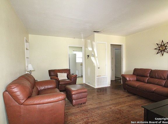 4th image of 235 Wake Forrest Dr