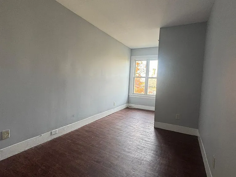 40 Center St — Photo 8