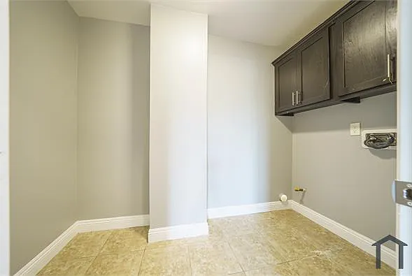 238 W 46th St — Photo 12