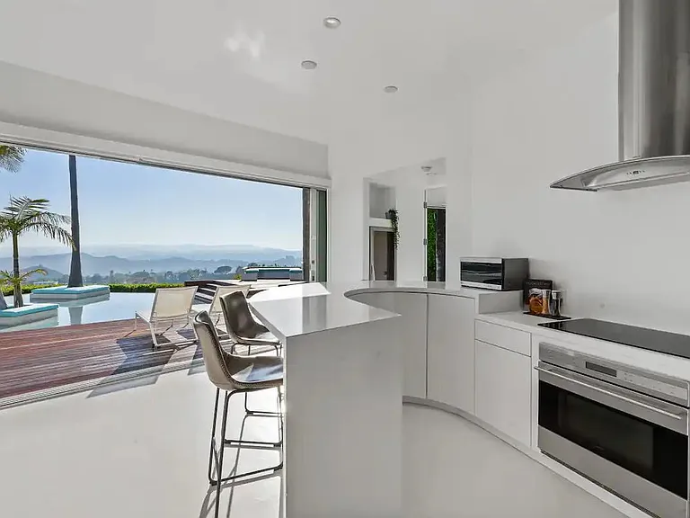 Modern kitchen appliances ensure convenience and efficiency for all your culinary needs.