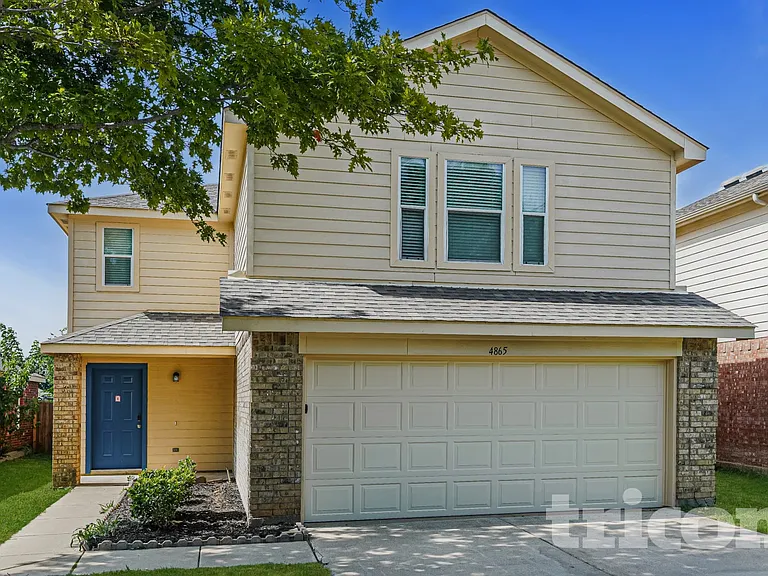 4865 Waterford Dr — Photo 2