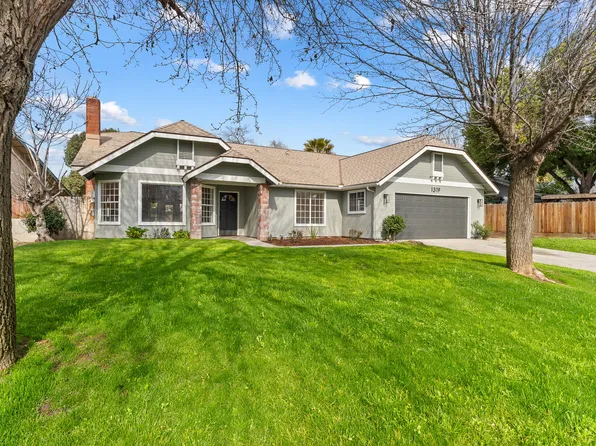 1319 S Crenshaw Street, Visalia, CA 93277