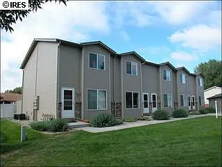 2 bed, 1.5 bath, 1008 sqft, $1,700 — Photo 2