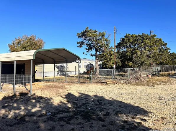 3299 BROAD OAK DR, Bandera, TX 78003