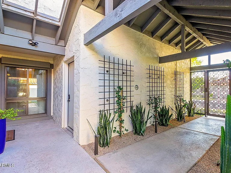 5822 N Scottsdale Rd — Photo 1