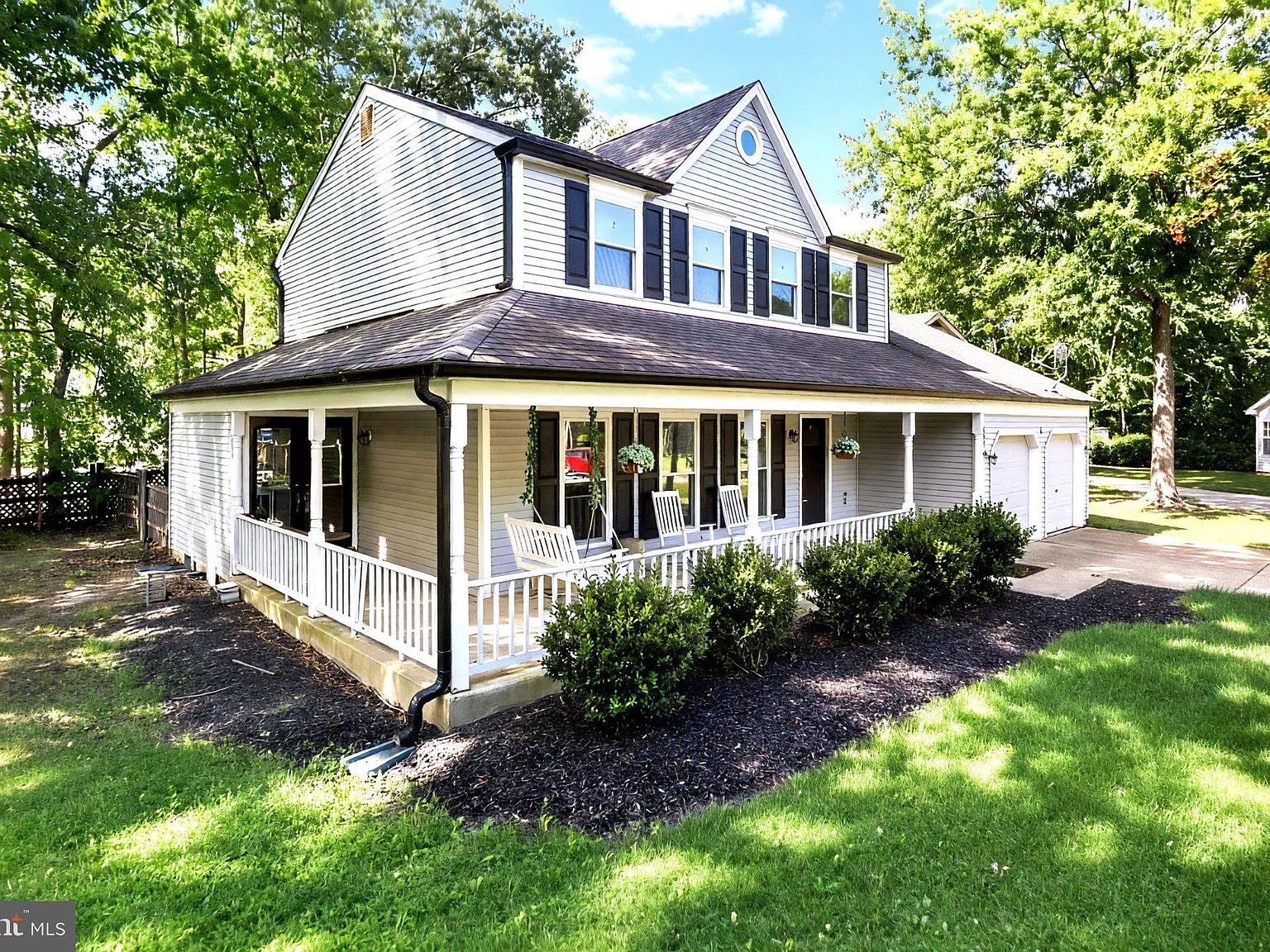 4 bed, 2.5 bath, 2128 sqft, $3,100 — Photo 2