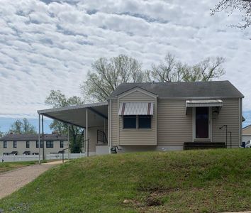 1033 Perry St, Saint Charles, MO, 63301