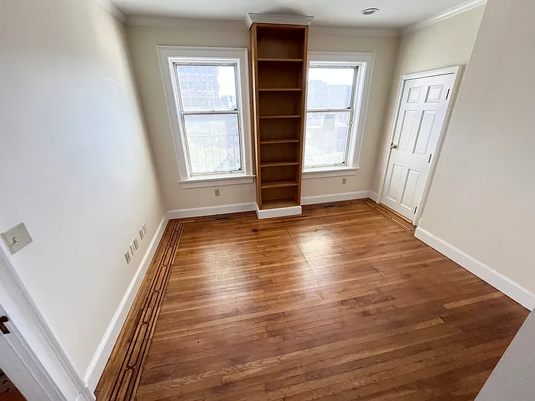 409 Temple St — Photo 9