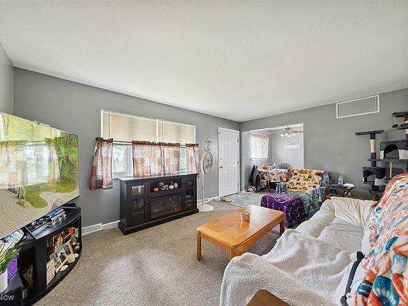 4th image of 382 Gayle Dr