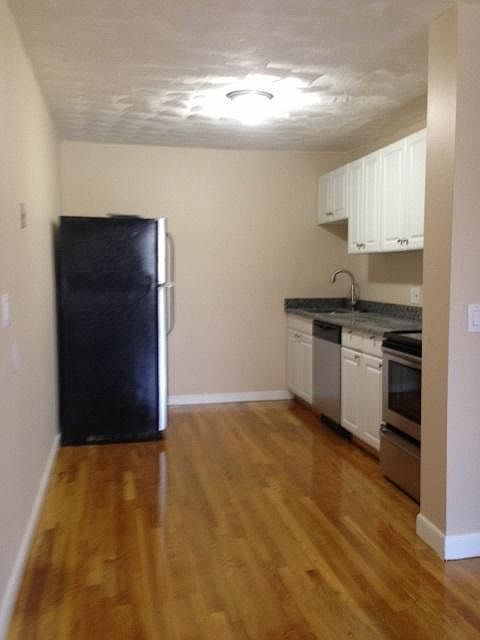2nd image of 81 Oxford Ave