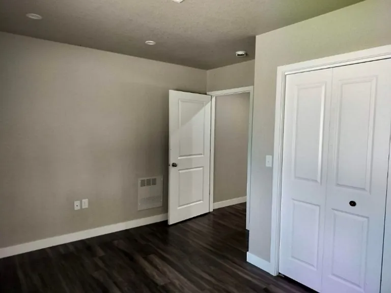 3303 E Bremer Ave — Photo 5