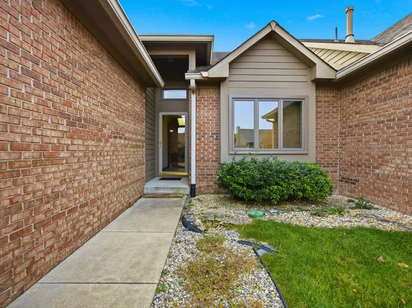 681 Cottage Ln, Greenwood, IN 46143