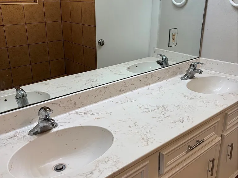 8049 Forest Hills Dr — Photo 6