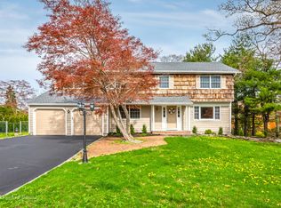 19 Sherry Dr, East Setauket, NY 11733
