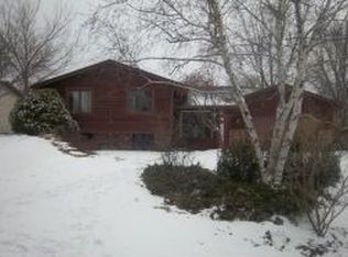 189 Highwood Dr, Chaska, MN 55318