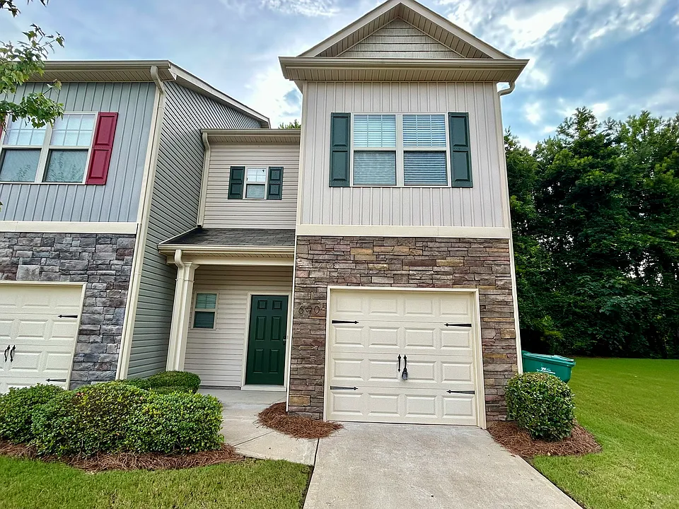 690 Oakside Pl