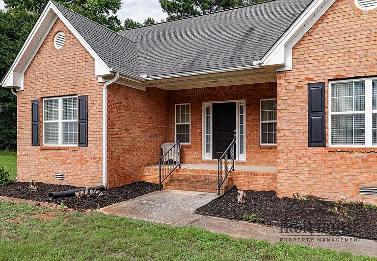 411 Timber Creek Dr — Photo 2