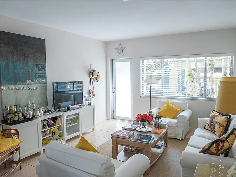 1840 James Ave #10 — Photo 2