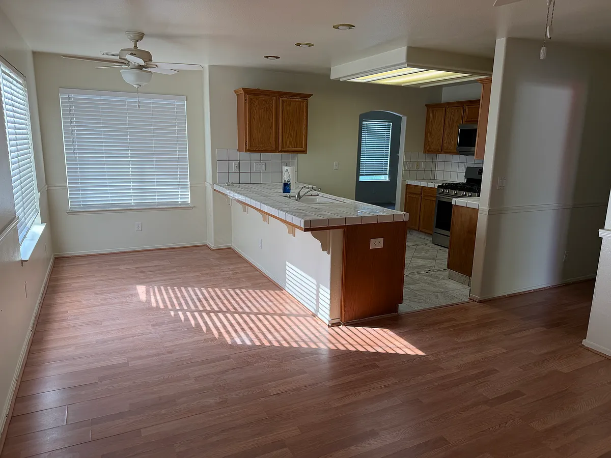 Building Photo - 2273 N Babigian Ave