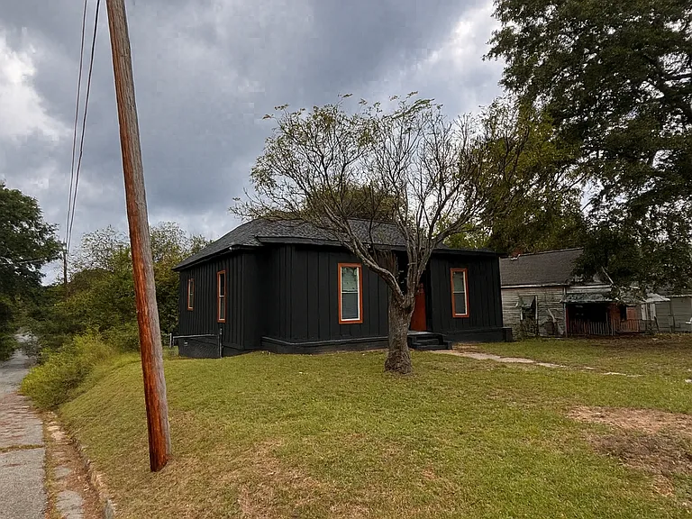 808 Center St — Photo 3