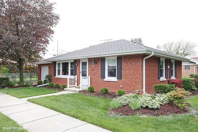 1st image of 902 Robinhood Ln