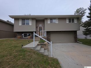 902 Evergreen Ave, Bellevue, NE 68005