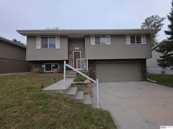 902 Evergreen Ave, Bellevue, NE 68005