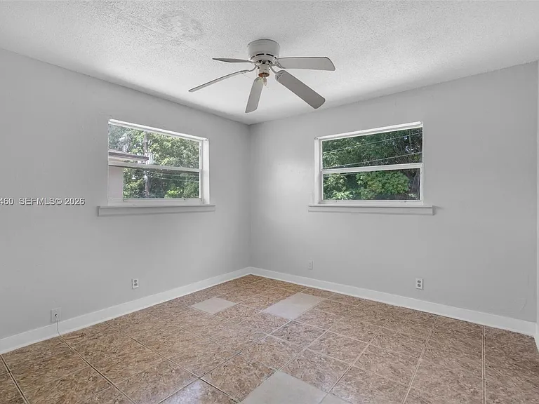 632 SW 16th Ave #D — Photo 9