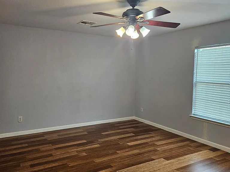 13400 Coomes Dr — Photo 9